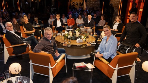 Sarah Connor, Rudi Völler, Hannes Jaenicke, Sky du Mont, Ina Jäckel, Aurelia Hölzer und Florian Sitzmann im 3nach9-Studio